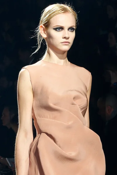 Look 27
